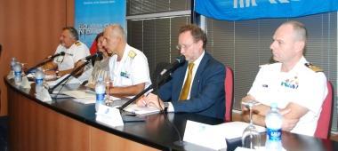 Lammiraglio Rosati (terzo da destra) durante la presentazione a Genova del Tan 2011 
