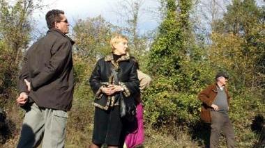 Clara Maneschi nei boschi di Pallerone il giorno in cui venne ritrovato cadavere il marito