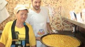 La torta di ceci appena uscita dal forno di “Gagarin”