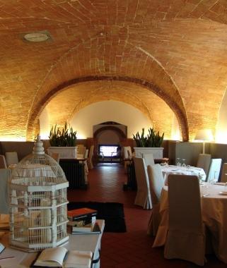 Linterno del ristorante La Vecchia Noce di Vicopisano &Egrave; un locale datmosfera 