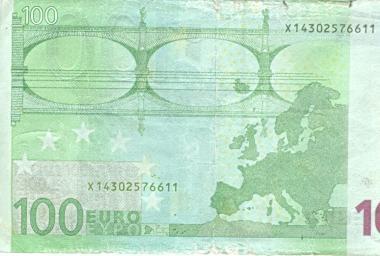 Una banconota da 100 euro contraffatta 
