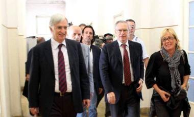 Il sindaco Roberto Pucci con Epifani ieri pomeriggio nella Eaton occupata 