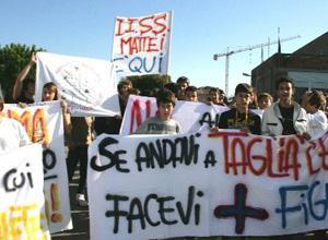 Isis, la protesta degli studenticontro la riforma Gelmini