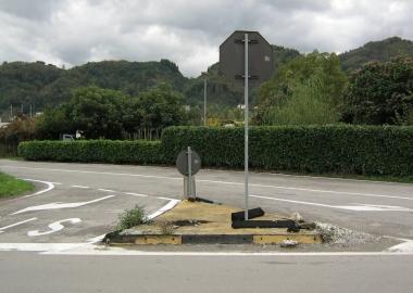 Lo spartitraffico danneggiato 