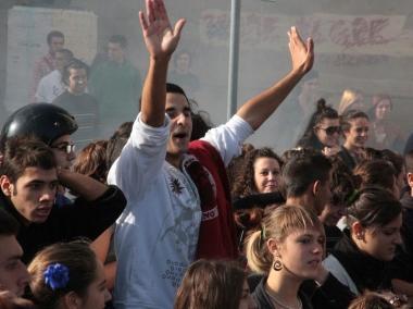 La rabbia degli studenti nel corteo per le vie del centro 