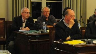 <b>L’OPPOSIZIONE.</b> In primo piano Tambellini, capogruppo del Pd, e dietro Sichi (Rc)