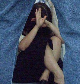 Ragazza picchiata e minacciata