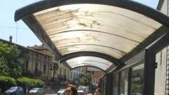 Passeggeri in attesa ad una fermata del Copit