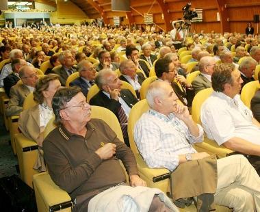 Una assemblea di pensionati  