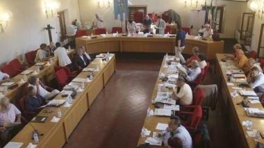 Una riunione del consiglio comunale di San Giuliano