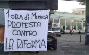 Uno striscione di protesta contro la riforma Gelmini 
