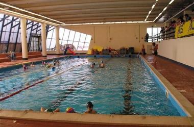 La piscina del complesso scolastico Marchesi in una foto di repertorio 