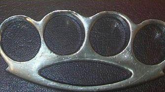 <b>TIRAPUGNI.</b> Trovato dalla polizia in piazza San Francesco