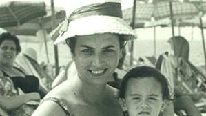 50 ANNI BARBARA Tanti auguri a Barbara Pieracci (nella foto al mare con la mamma) dalla famiglia, ...