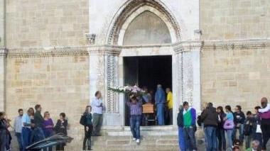 In centinaia per l'addio a Francesca