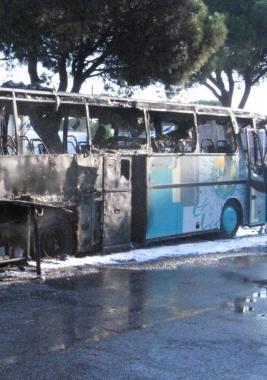Il bus distrutto 