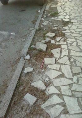 Marciapiede dissestato 