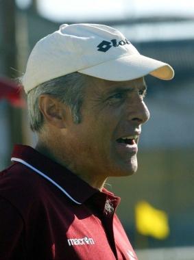 <b>MISTER. </b> Mirko Brilli e la squadra della Pro Livorno Sorgenti (foto dal sito della societ&agrave;)     