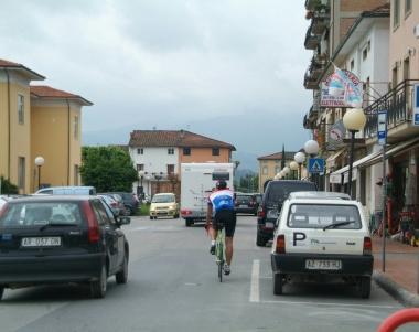 Via Carlo Piaggia nel centro di Capannori   