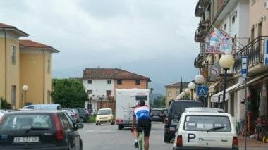 Via Carlo Piaggia nel centro di Capannori