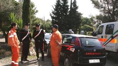 Le forze dell’ordine e i volontari sul luogo dell’incidente