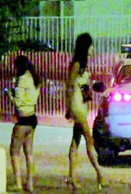 In alto Marco Staffa dirigente della squadra mobile. Al lato squillo durante un controllo della polizia    