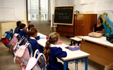 <strong>IN CLASSE.</strong> Bambini tra i banchi di scuola alle elementari