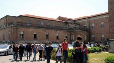 <b>LA SCUOLA.</b> Gli alunni dell’istituto alberghiero Minuto a fine lezioni E sotto, l’assessore Gianluca Brizzi