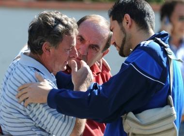 Francesco Vannozzi in divisa sbuca da un carrarmato. A fianco il dolore di uno zio, i militari davanti alla casa di San Giovanni alla Vena e il colonnello dei carabinieri col prefetto e il questore in visita alla famiglia 