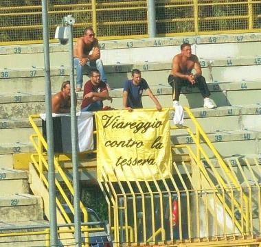 <b>IRRIDUCIBILI.</b> I tifosi arrivati in Campania  