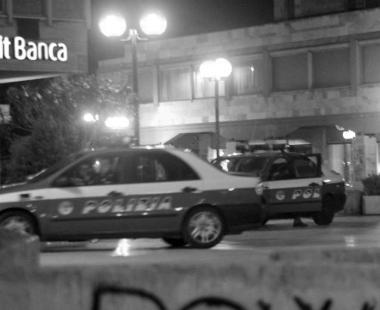 Sul posto interviene la polizia 