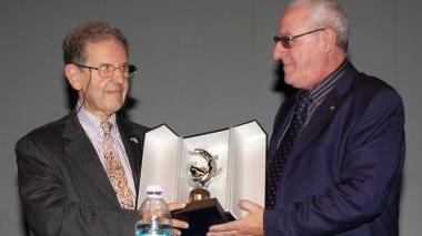 Un momento della premiazione dei Delfini