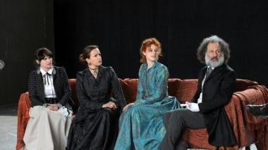 Una scena dello spettacolo “I Demoni” diretto da Peter Stein al Fabbricone