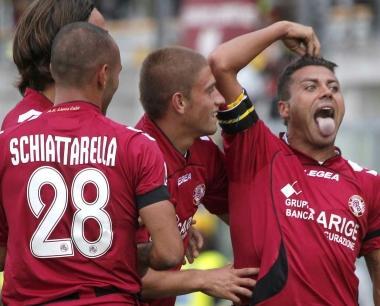 <b>IL RITORNO.</b> Lesultanza di Tavano dopo la rete del 2-0: lattaccante amaranto non segnava al Picchi dal 28 marzo Vicino a lui ci sono Dionisi, Schiattarella e Lambrughi 