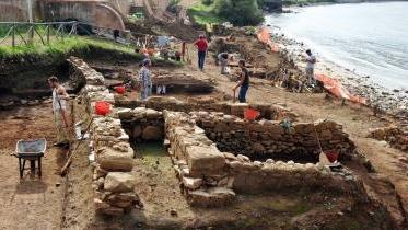 Gli scavi sulla spiaggia nella zona delle fonti