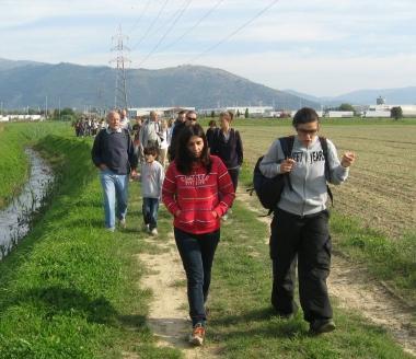 Camminata lungo i percorsi d'acqua