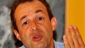 <b>RITARDI </b>Sopra lo scavo per una fossa biologica In alto l’assessore Monaci