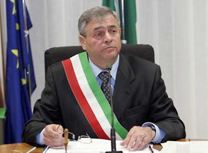 Il tricolore sui palazzi comunali