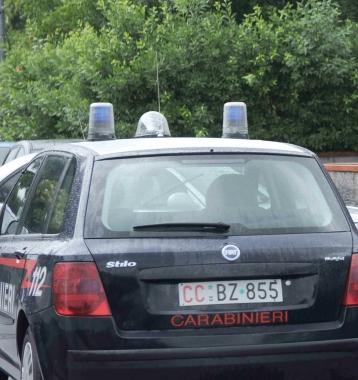 Una macchina dei carabinieri che sono intervenuti sul posto 