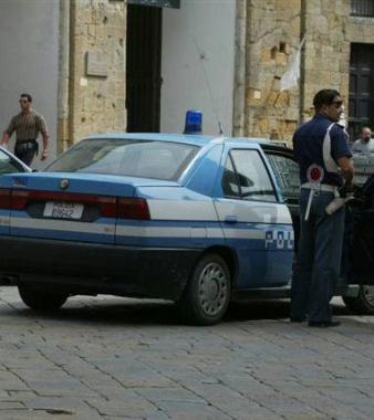 Una pattuglia della polizia di Stato di Volterra    