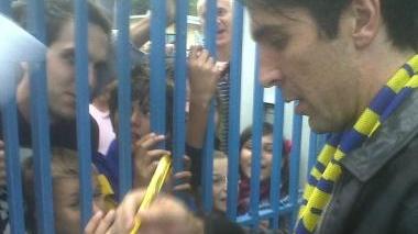 Gigi Buffon firma autografi
