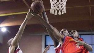 <b>NOVE VOLTE NO.</b> Varnado stoppa Taylor. Un film ripetuto nove volte