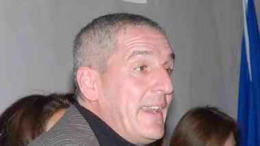 Sopra, il sindaco di Montale David Scatragli; a lato il sottopasso di Stazione