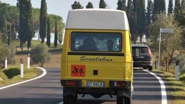 Il pulmino dello scuolabus usato per i trasferimenti e le gite degli ospiti gemellati