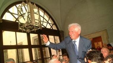 Il sindaco Mauro Favilla e i banchi dei consiglieri del Pdl