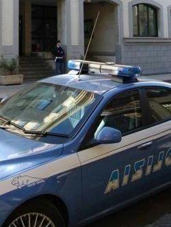 Una volante della polizia 