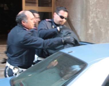 In alto larresto di Pelliccia da parte della polizia in via Gherardi del Testa lo scorso 15 aprile       
