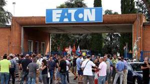 Eaton, il sindaco di Massa agli operai: "Se salta l'accordo espropriamo le aree industriali"