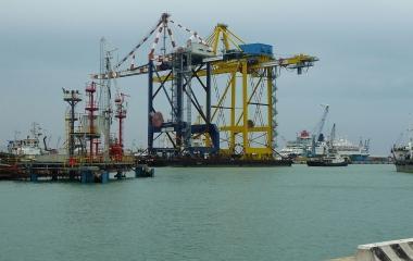 Stamani lo sbarco delle maxi gru