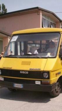 Un bus per il trasporto degli studenti 